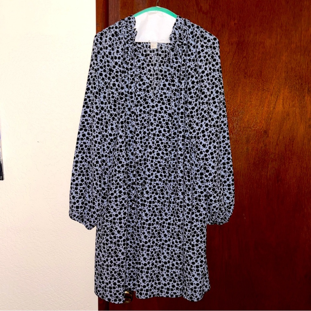 Medium Black and Blue H&M Floral Dress